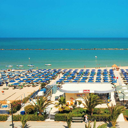 residence sul mare abruzzo con piscina